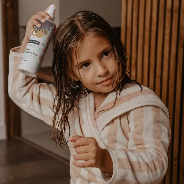 SUAVINEX Dětský sprej na rozčesávání KIDS 250 ml