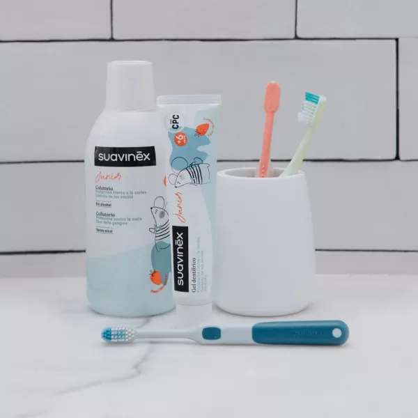 SUAVINEX Dětský kartáček na zoubky JUNIOR +6 let