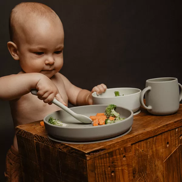 SUAVINEX SILIKONOVÁ LŽIČKA COLOUR ESSENCE