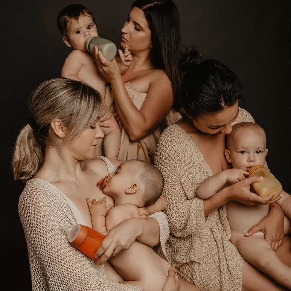 SUAVINEX KOJENECKÁ LÁHEV 240 ml M COLOUR ESSENCE